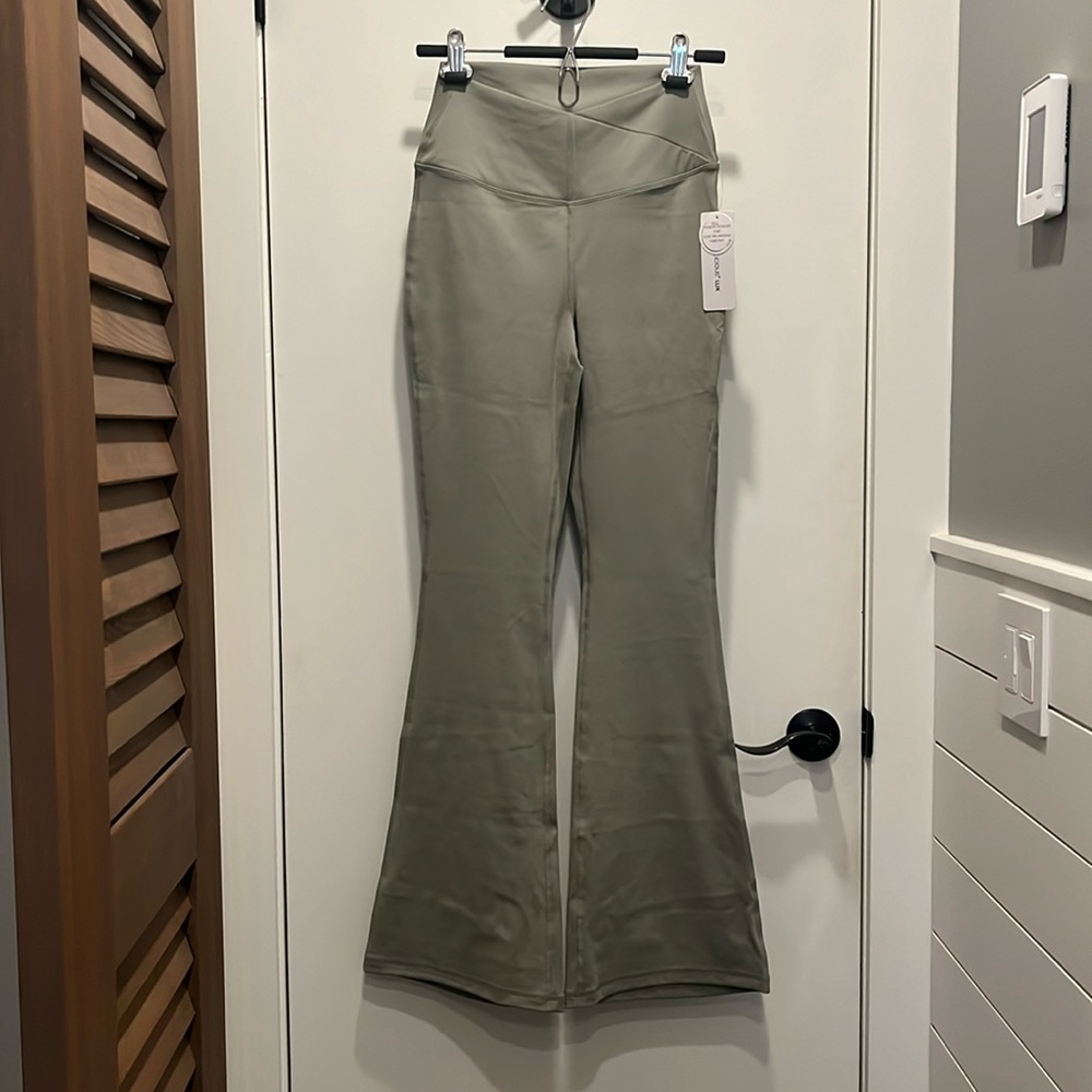 NWT Yogalicious Crossover Yoga Flare Pants